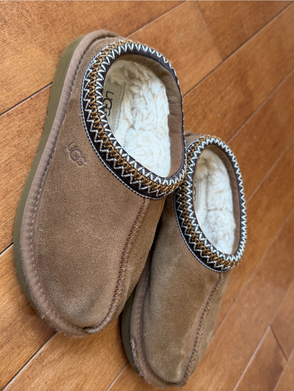UGG Tasman Women’s Size 5 Chestnut Suede Shearling Slippers